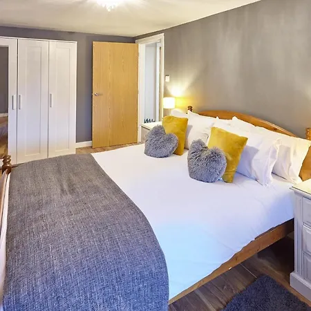 Host & - Abbey Heights *