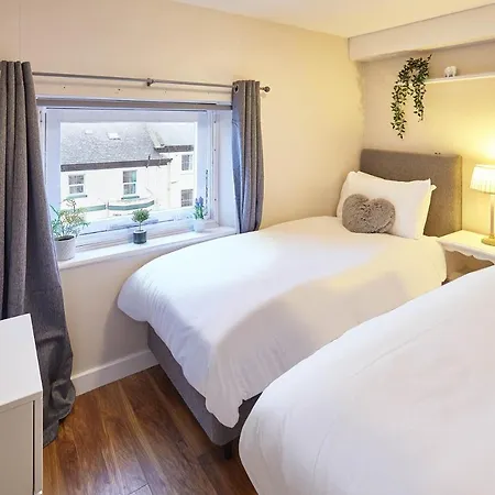 Host & - Abbey Heights *